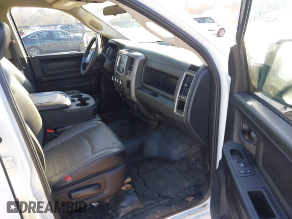 2023 Ram 1500 Tradesman z VIN 1C6RR6FG0PS522900, wystawiony jako IAAI lot #41573571 z przebiegiem 45 128 mil mil oraz . Historia ofert i sprzedaży dostępna na DreamBid. Obrazek 5.