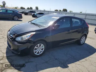 2013 Hyundai Accent GS z VIN KMHCT5AE1DU065803, wystawiony jako Copart lot #60350765 z przebiegiem 80 681 mil mil oraz Szkoda całkowita • Salvage title. Historia ofert i sprzedaży dostępna na DreamBid. Obrazek 1.
