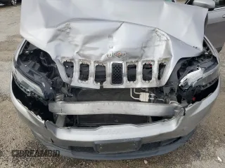 2019 Jeep Cherokee Latitude Plus with VIN 1C4PJMLB2KD260704, listed as a Copart auction lot 60077625 with 82,105 mi miles and Salvage title. Bid and sale history available at DreamBid. Image 12.