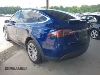 2016 Tesla Model X 70D z VIN 5YJXCAE23GF004285, wystawiony jako IAAI lot #42179024 z przebiegiem 108 472 mil mil oraz . Historia ofert i sprzedaży dostępna na DreamBid. Obrazek 3.