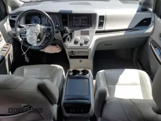 2018 Toyota Sienna XLE z VIN 5TDDZ3DC7JS193517, wystawiony jako Copart lot #53565945 z przebiegiem 111 498 mil mil oraz Szkoda całkowita • Salvage title. Historia ofert i sprzedaży dostępna na DreamBid. Obrazek 8.