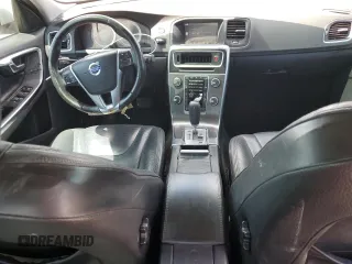 2012 Volvo S60 T5 z VIN YV1622FSXC2036628, wystawiony jako Copart lot #55798105 z przebiegiem 146 719 mil mil oraz Szkoda całkowita • Salvage title. Historia ofert i sprzedaży dostępna na DreamBid. Obrazek 8.