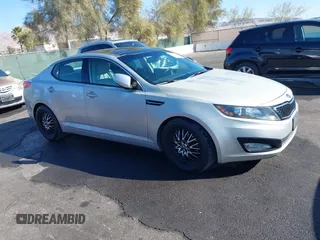 2013 Kia Optima EX z VIN 5XXGN4A79DG107071, wystawiony jako IAAI lot #41437618 z przebiegiem 83 228 mil mil oraz . Historia ofert i sprzedaży dostępna na DreamBid. Obrazek 1.