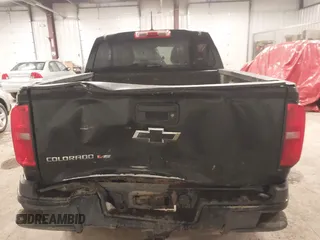 2020 Chevrolet Colorado 4WD Work Truck z VIN 1GCGTBEN2L1178464, wystawiony jako IAAI lot #42020876 z przebiegiem 111 698 mil mil oraz . Historia ofert i sprzedaży dostępna na DreamBid. Obrazek 16.