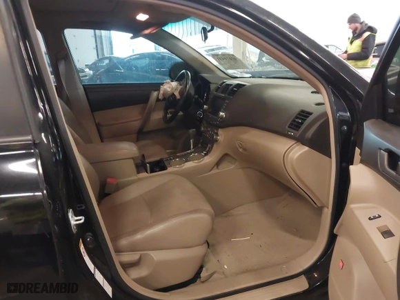 2009 Toyota Highlander Sport with VIN JTEES43A292147672, listed as a IAAI auction lot 41616411 with 148,002 mi miles. Bid and sale history available at carsss.com. Image 5.