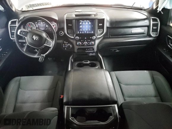 2021 Ram 1500 Big Horn z VIN 1C6SRFFT2MN598580, wystawiony jako Copart lot #52394285 z przebiegiem 34 468 mil mil oraz Szkoda całkowita • Salvage title. Historia ofert i sprzedaży dostępna na DreamBid. Obrazek 8.