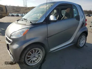 2013 Smart fortwo Passion z VIN WMEEJ9AA5DK673232, wystawiony jako Copart lot #51281035 z przebiegiem Nie podano mil oraz Tytuł czysty. Historia ofert i sprzedaży dostępna na DreamBid. Obrazek 1.