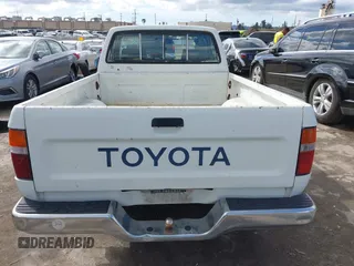 1992 Toyota Pickup DLX z VIN 4TARN81PXNZ004395, wystawiony jako IAAI lot #41729264 z przebiegiem 137 289 mil mil oraz . Historia ofert i sprzedaży dostępna na DreamBid. Obrazek 16.