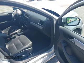 2013 Volkswagen Jetta SE с VIN 3VWDP7AJ6DM376487, выставлен на аукционе IAAI как лот 42362475 с пробегом 124 324 миль миль и . История ставок и продаж доступна на DreamBid. Изображение 5.