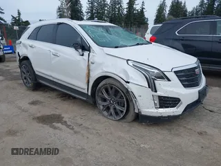 2019 Cadillac XT5 Luxury AWD z VIN 1GYKNDRS2KZ301027, wystawiony jako IAAI lot #41750374 z przebiegiem 44 328 mil mil oraz . Historia ofert i sprzedaży dostępna na DreamBid. Obrazek 1.