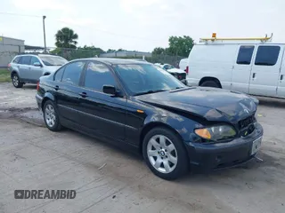 2002 BMW 3 Series 325i with VIN WBAET37412NG78995, listed as a IAAI auction lot 41965274 with 131,138 mi miles. Bid and sale history available at carsss.com. Image 1.