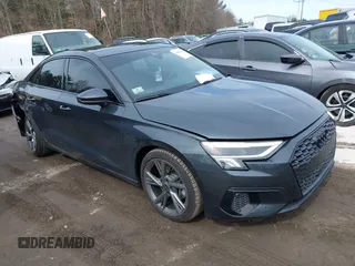 2024 Audi A3 Premium Plus z VIN WAUHUDGY6RA138401, wystawiony jako IAAI lot #41806406 z przebiegiem 4 315 mil mil oraz . Historia ofert i sprzedaży dostępna na DreamBid. Obrazek 1.