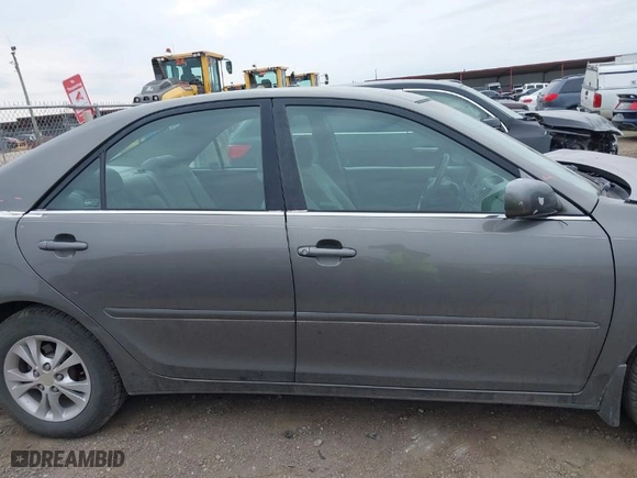 2004 Toyota Camry LE with VIN 4T1BF32KX4U575854, listed as a IAAI auction lot 41690613 with 264,186 mi miles. Bid and sale history available at carsss.com. Image 13.