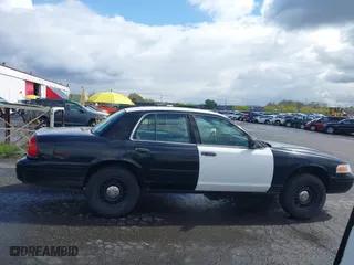 2001 Ford Crown Victoria Police Pkg Police Interceptor with VIN 2FAFP71W81X147404, listed as a IAAI auction lot 41932255 with 108,921 mi miles. Bid and sale history available at carsss.com. Image 13.