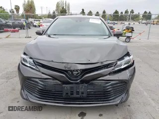 2019 Toyota Camry LE z VIN 4T1B11HK7KU702244, wystawiony jako IAAI lot #42073380 z przebiegiem 72 602 mil mil oraz . Historia ofert i sprzedaży dostępna na DreamBid. Obrazek 12.