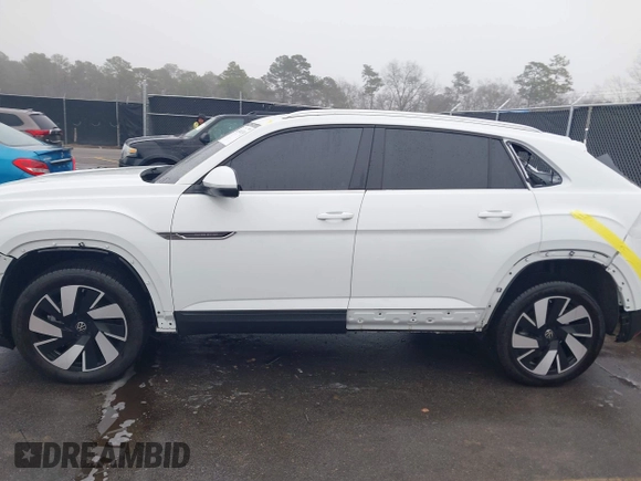 2024 Volkswagen Atlas SE z VIN 1V2JE2CA9RC238428, wystawiony jako IAAI lot #41340830 z przebiegiem 6 992 mil mil oraz . Historia ofert i sprzedaży dostępna na DreamBid. Obrazek 15.