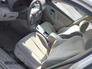 2008 Toyota Camry LE z VIN 4T1BK46K58U565640, wystawiony jako IAAI lot #42402223 z przebiegiem 147 181 mil mil oraz . Historia ofert i sprzedaży dostępna na DreamBid. Obrazek 15.