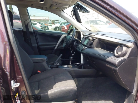 2018 Toyota RAV4 XLE z VIN 2T3WFREV2JW468231, wystawiony jako IAAI lot #42288978 z przebiegiem 109 779 mil mil oraz . Historia ofert i sprzedaży dostępna na DreamBid. Obrazek 5.