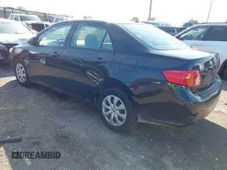 2010 Toyota Corolla z VIN 2T1BU4EE4AC313326, wystawiony jako IAAI lot #42397236 z przebiegiem 185 441 mil mil oraz . Historia ofert i sprzedaży dostępna na DreamBid. Obrazek 3.