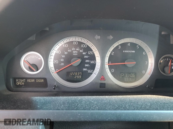 2013 Volvo XC90 Premier Plus with VIN YV4952CZ9D1664129, listed as a Copart auction lot 45498505 with 122,837 mi miles and Salvage Title. Bid and sale history available at carsss.com. Image 9.