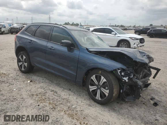 2023 Volvo XC60 Plus Dark Theme z VIN YV4H60DLXP1338593, wystawiony jako Copart lot #54832565 z przebiegiem 17 406 mil mil oraz Nie do naprawy • Non repairable. Historia ofert i sprzedaży dostępna na DreamBid. Obrazek 4.