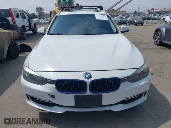 2014 BMW 3 Series 328d xDrive с VIN WBA3K5C50EKT33206, выставлен на аукционе IAAI как лот 42304444 с пробегом 142 918 миль миль и . История ставок и продаж доступна на DreamBid. Изображение 12.