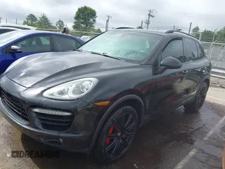 2011 Porsche Cayenne Turbo z VIN WP1AC2A23BLA84905, wystawiony jako IAAI lot #42295176 z przebiegiem 171 027 mil mil oraz . Historia ofert i sprzedaży dostępna na DreamBid. Obrazek 14.