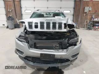 2019 Jeep Cherokee Latitude with VIN 1C4PJMCB7KD118915, listed as a IAAI auction lot 41903336 with 105,425 mi miles. Bid and sale history available at carsss.com. Image 12.