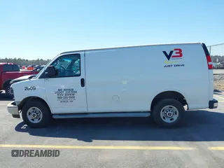 2017 GMC Savana Cargo z VIN 1GTW7AFF7H1915702, wystawiony jako IAAI lot #41768370 z przebiegiem 120 997 mil mil oraz . Historia ofert i sprzedaży dostępna na DreamBid. Obrazek 14.