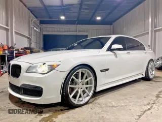 2010 BMW 7 Series 750Li z VIN WBAKB8C58ACY64395, wystawiony jako Copart lot #59821335 z przebiegiem 137 375 mil mil oraz Szkoda całkowita • Salvage title. Historia ofert i sprzedaży dostępna na DreamBid. Obrazek 2.