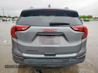 2021 GMC Terrain SLE z VIN 3GKALMEV2ML308839, wystawiony jako Copart lot #51755945 z przebiegiem 61 679 mil mil oraz Czysty tytuł • Clean title. Historia ofert i sprzedaży dostępna na DreamBid. Obrazek 6.