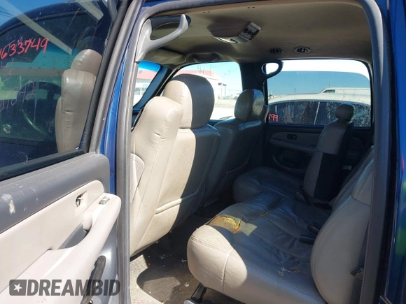 2002 Chevrolet Suburban LS with VIN 1GNFK16Z82J281842, listed as a IAAI auction lot 41633749 with 260,220 mi miles. Bid and sale history available at carsss.com. Image 8.