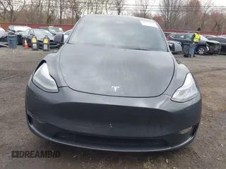 2024 Tesla Model Y Long Range z VIN 7SAYGDEE1RA323921, wystawiony jako IAAI lot #42027195 z przebiegiem 13 774 mil mil oraz . Historia ofert i sprzedaży dostępna na DreamBid. Obrazek 12.