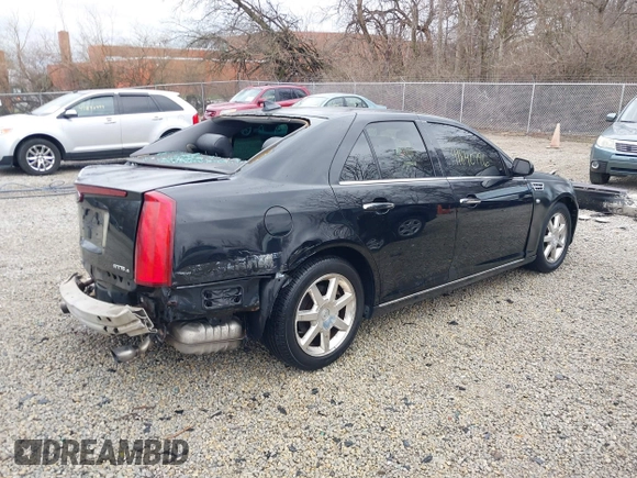2011 Cadillac STS RWD z VIN 1G6DW6ED8B0159384, wystawiony jako IAAI lot #41840796 z przebiegiem 209 953 mil mil oraz . Historia ofert i sprzedaży dostępna na DreamBid. Obrazek 4.