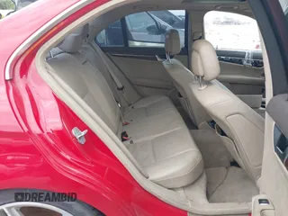 2010 Mercedes-Benz C 300 Sport z VIN WDDGF5EB5AR090186, wystawiony jako IAAI lot #42673413 z przebiegiem 195 799 mil mil oraz . Historia ofert i sprzedaży dostępna na DreamBid. Obrazek 8.