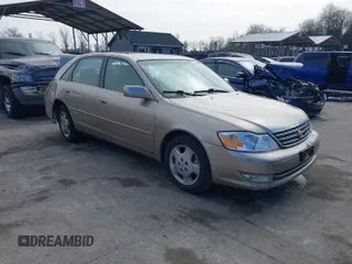 2004 Toyota Avalon XL with VIN 4T1BF28B44U361198, listed as a IAAI auction lot 41595321 with 111,363 mi miles. Bid and sale history available at carsss.com. Image 1.