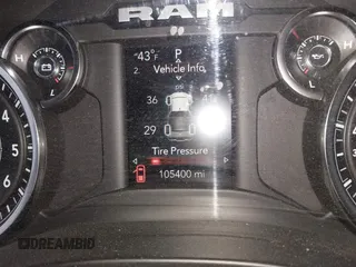 2020 Ram 1500 Big Horn z VIN 1C6RRFFG5LN284440, wystawiony jako IAAI lot #40975635 z przebiegiem 105 400 mil mil oraz . Historia ofert i sprzedaży dostępna na DreamBid. Obrazek 16.