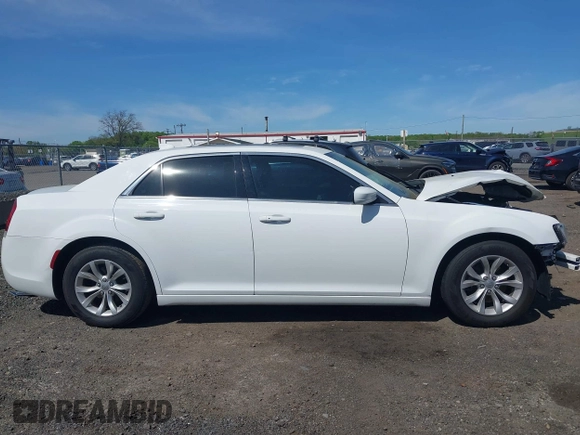 2016 Chrysler 300 Anniversary Edition z VIN 2C3CCAAG5GH147494, wystawiony jako IAAI lot #42158928 z przebiegiem 107 084 mil mil oraz . Historia ofert i sprzedaży dostępna na DreamBid. Obrazek 13.