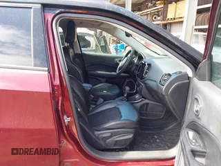 2021 Jeep Compass Latitude z VIN 3C4NJCBB0MT510361, wystawiony jako IAAI lot #42283289 z przebiegiem 37 468 mil mil oraz . Historia ofert i sprzedaży dostępna na DreamBid. Obrazek 5.
