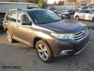 2011 Toyota Highlander Limited with VIN 5TDYK3EH0BS041953, listed as a IAAI auction lot 41429353 with 203,327 mi miles. Bid and sale history available at carsss.com. Image 1.