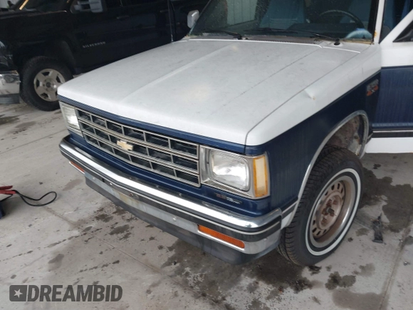 1987 Chevrolet Blazer z VIN 1GNCT18R3H0152807, wystawiony jako IAAI lot #41850727 z przebiegiem 96 276 mil mil oraz . Historia ofert i sprzedaży dostępna na DreamBid. Obrazek 6.