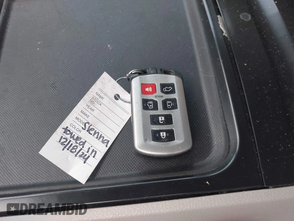 2018 Toyota Sienna XLE Auto Access Seat with VIN 5TDYZ3DC8JS932914, listed as a IAAI auction lot 41178252 with 112,009 mi miles. Bid and sale history available at carsss.com. Image 11.