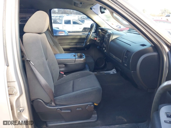 2007 Chevrolet Silverado 1500 LTZ with VIN 2GCEC13J171682554, listed as a IAAI auction lot 41307868 with 241,332 mi miles. Bid and sale history available at carsss.com. Image 5.