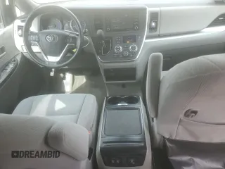 2018 Toyota Sienna LE Auto Access Seat with VIN 5TDKZ3DC8JS939030, listed as a Copart auction lot 60990575 with 78,809 mi miles and Salvage title. Bid and sale history available at DreamBid. Image 8.