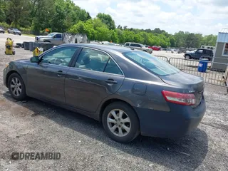 2011 Toyota Camry LE z VIN 4T4BF3EK3BR200855, wystawiony jako IAAI lot #42134686 z przebiegiem 248 776 mil mil oraz . Historia ofert i sprzedaży dostępna na DreamBid. Obrazek 3.
