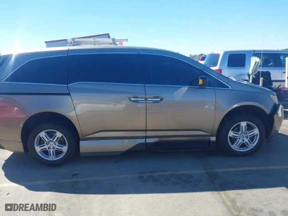 2013 Honda Odyssey Touring with VIN 5FNRL5H96DB066008, listed as a IAAI auction lot 41734055 with 120,292 mi miles. Bid and sale history available at carsss.com. Image 13.