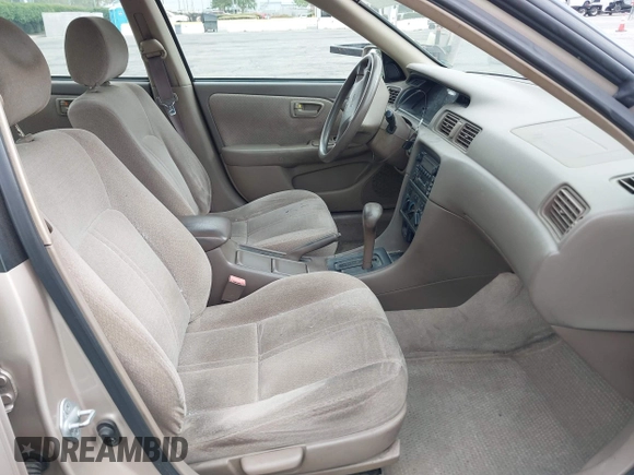2001 Toyota Camry CE with VIN 4T1BG22K81U075758, listed as a IAAI auction lot 42024950 with 107,439 mi miles. Bid and sale history available at carsss.com. Image 5.