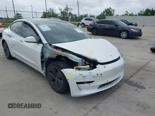2022 Tesla Model 3 Long Range z VIN 5YJ3E1EBXNF246318, wystawiony jako IAAI lot #42131425 z przebiegiem 32 096 mil mil oraz . Historia ofert i sprzedaży dostępna na DreamBid. Obrazek 1.