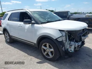 2019 Ford Explorer XLT z VIN 1FM5K7D84KGA68977, wystawiony jako IAAI lot #42155971 z przebiegiem 31 377 mil mil oraz . Historia ofert i sprzedaży dostępna na DreamBid. Obrazek 1.