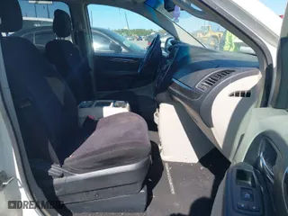2011 Chrysler Town & Country Touring with VIN 2A4RR5DG0BR719835, listed as a IAAI auction lot 42018522 with 181,678 mi miles. Bid and sale history available at carsss.com. Image 5.